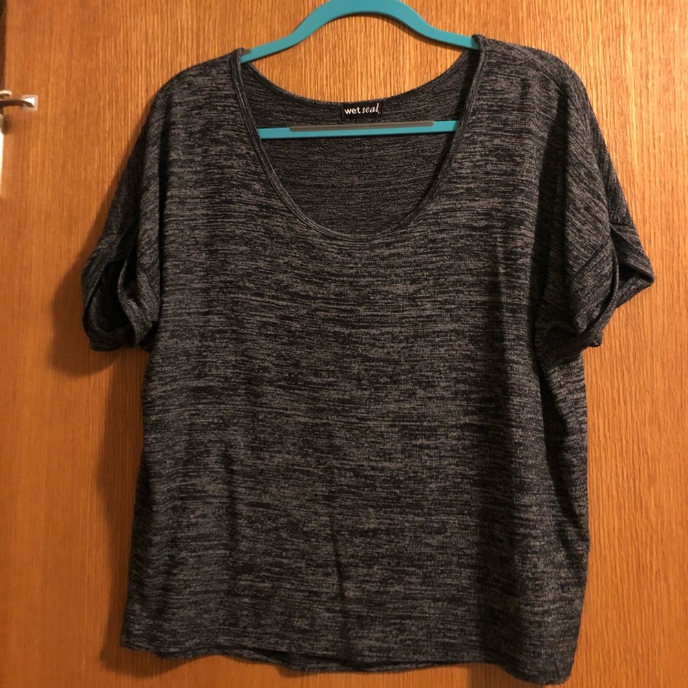 Wet seal black marbeled short sleeve shirt